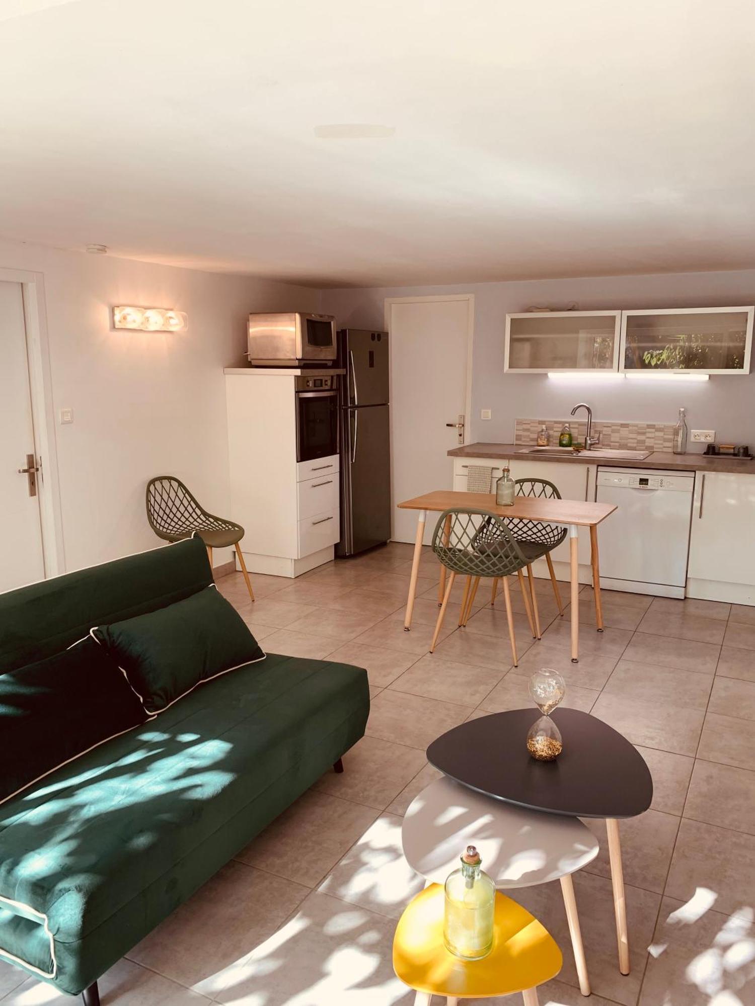 Appartement Independant Avec Jardin Et Acces Piscine نيم المظهر الخارجي الصورة
